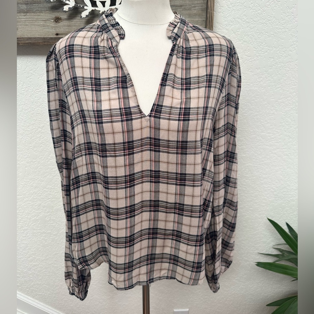 Evereve Beige and Black Plaid Blouse ladies Large